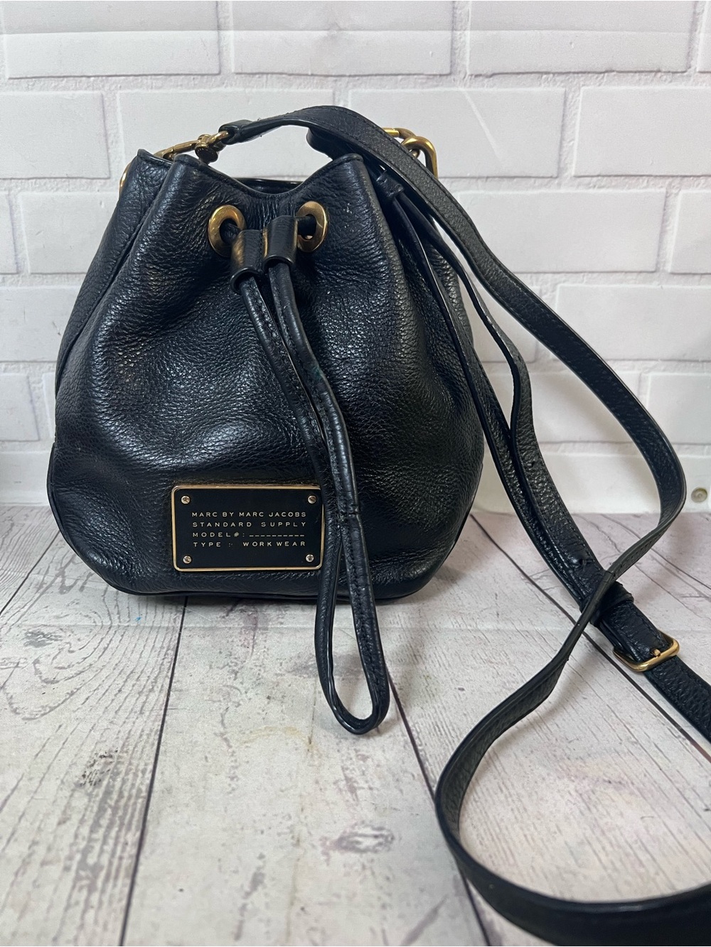 Marc Jacobs Leather Bucket Bag Purse Shoulder Crossbody